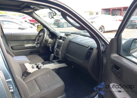 2010 Ford Escape Xlt z USA, uszkodzony, nr VIN 1FMCU9D70AKD15802